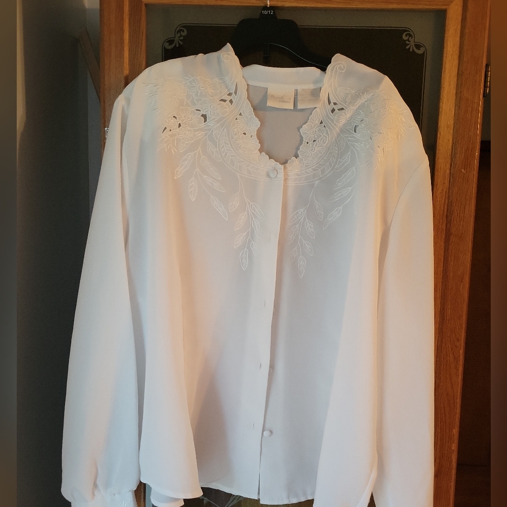 Elizabeth Williams white long sleeve button-down Lacey blouse 2X New